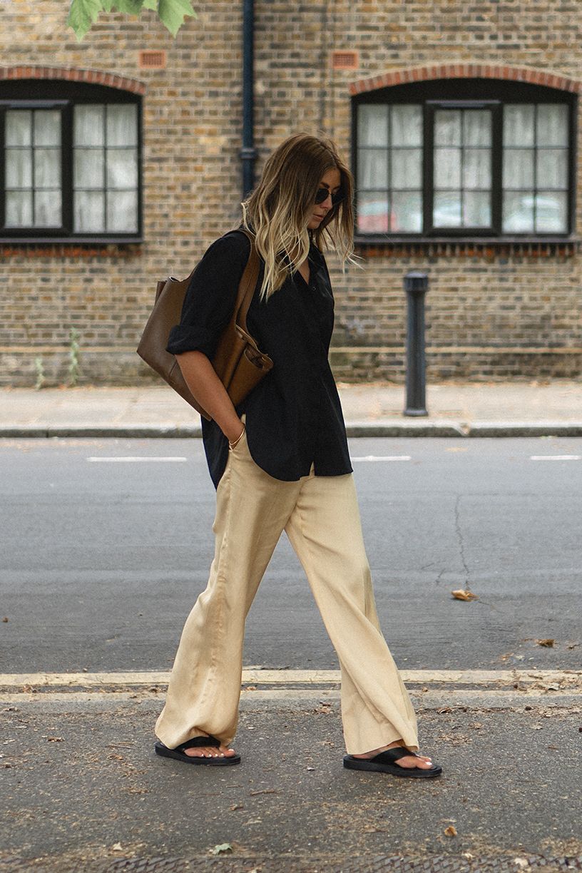 Kombinasi Outfit Kemeja Hitam dan Celana Cutbray